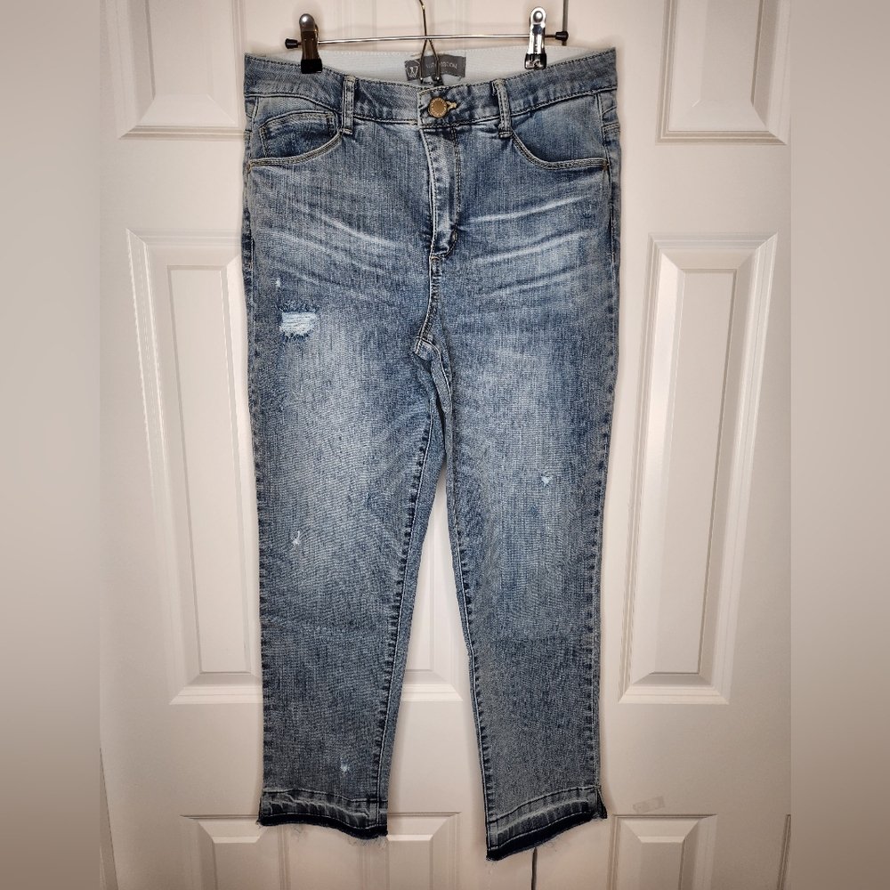 EUC Wit & Wisdom Mid rise distressed ankle jeans size 10